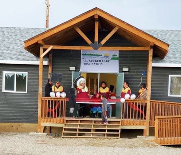 Red Sucker Lake Band Office.jpg (103 KB)